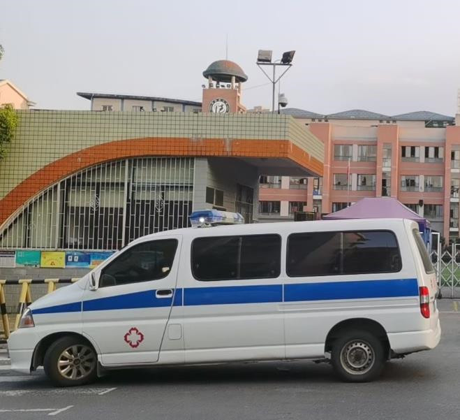 柳北救护车出租护送骨折病人一公里多少钱